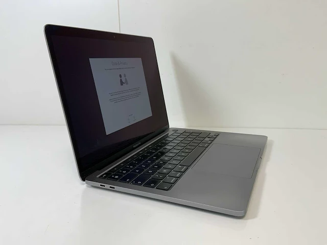 Apple macbook pro 13.3”, core(tm) i7 10th gen, 32 gb ram, 500 gb nvme laptop - afbeelding 2 van  7