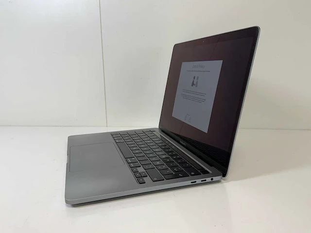 Apple macbook pro 13.3”, core(tm) i7 10th gen, 32 gb ram, 500 gb nvme laptop - afbeelding 3 van  7