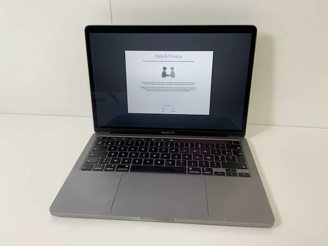 Apple macbook pro 13.3”, core(tm) i7 10th gen, 32 gb ram, 500 gb nvme laptop - afbeelding 1 van  7