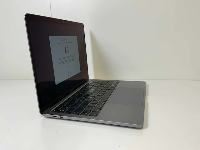 Apple macbook pro 13.3”, core(tm) i7 10th gen, 32 gb ram, 500 gb nvme laptop - afbeelding 2 van  7