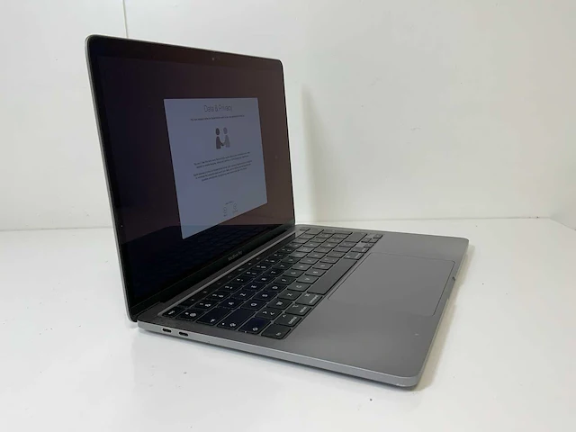 Apple macbook pro 13.3”, core(tm) i7 10th gen, 32 gb ram, 500 gb nvme laptop - afbeelding 2 van  7