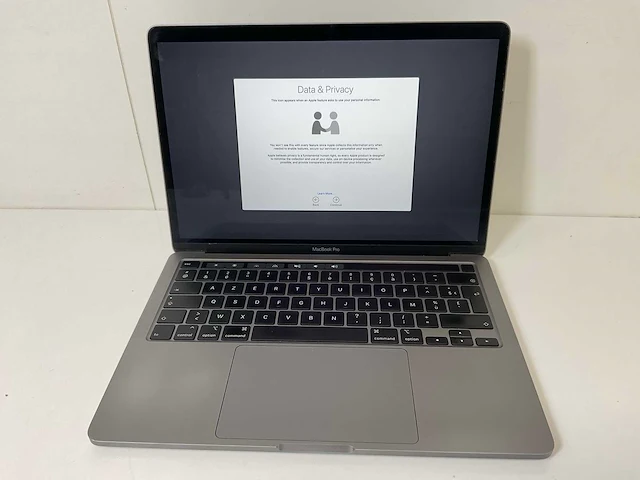 Apple macbook pro 13.3”, core(tm) i7 10th gen, 32 gb ram, 500 gb nvme laptop - afbeelding 1 van  7