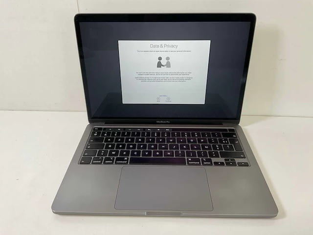 Apple macbook pro 13.3”, core(tm) i7 10th gen, 32 gb ram, 500 gb nvme laptop - afbeelding 1 van  7