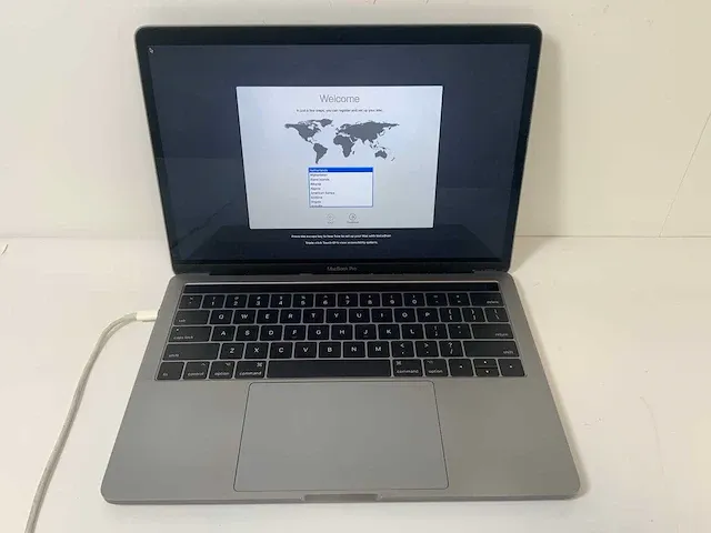 Apple macbook pro 13.3”, core(tm) i7 7th gen, 16 gb ram, 251 gb nvme laptop - afbeelding 1 van  6
