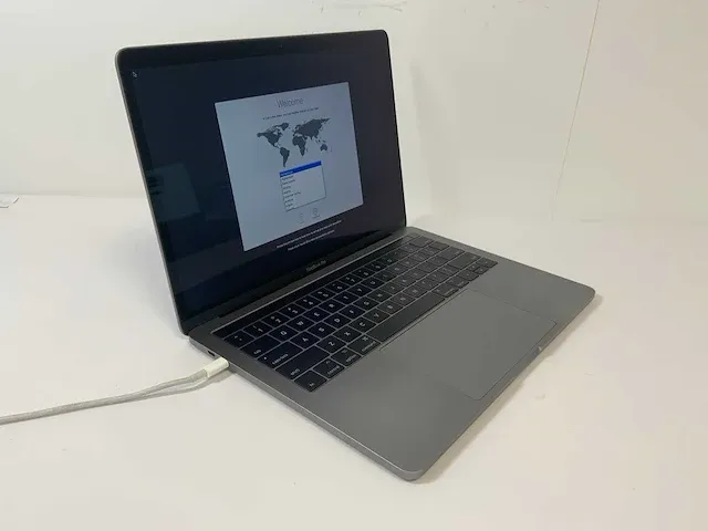 Apple macbook pro 13.3”, core(tm) i7 7th gen, 16 gb ram, 251 gb nvme laptop - afbeelding 2 van  6