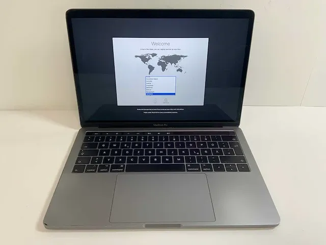 Apple macbook pro 13.3”, core(tm) i7 7th gen, 16 gb ram, 251 gb nvme laptop - afbeelding 1 van  6