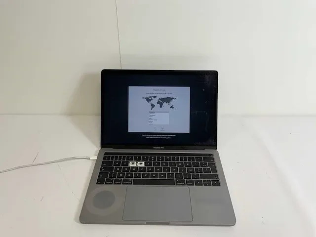 Apple macbook pro 13.3", core(tm) i7 7th gen, 16 gb ram, 251 gb nvme laptop - afbeelding 1 van  6