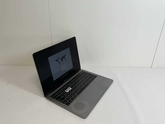 Apple macbook pro 13.3", core(tm) i7 7th gen, 16 gb ram, 251 gb nvme laptop - afbeelding 2 van  6