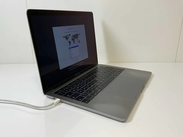 Apple macbook pro 13.3”, core(tm) i7 7th gen, 16 gb ram, 251 gb nvme laptop - afbeelding 2 van  7