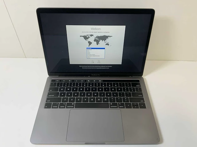 Apple macbook pro 13.3", core(tm) i7 8e generatie, 16 gb ram, 500 gb nvme laptop - afbeelding 1 van  6