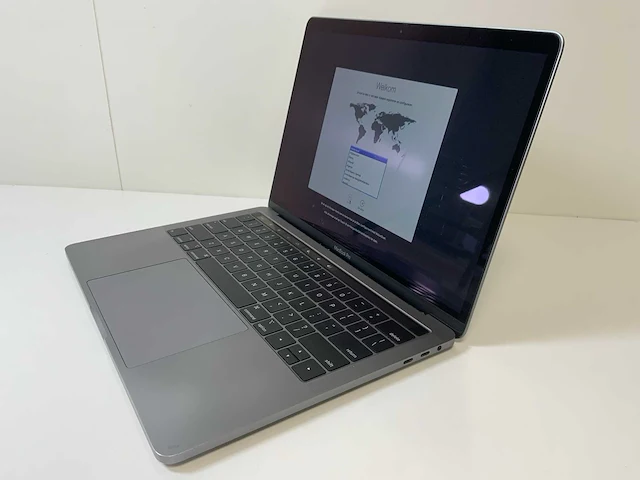 Apple macbook pro 13.3", core(tm) i7 8e generatie, 16 gb ram, 500 gb nvme laptop - afbeelding 2 van  6