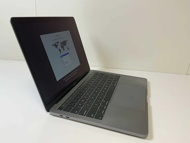 Apple macbook pro 13.3", core(tm) i7 8e generatie, 16 gb ram, 500 gb nvme laptop - afbeelding 3 van  6