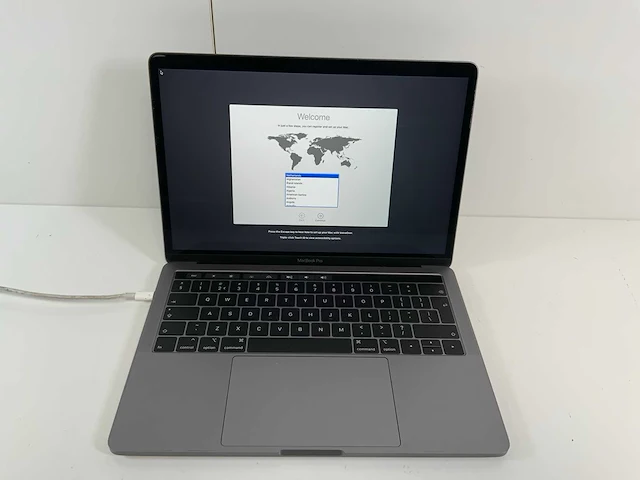 Apple macbook pro 13.3", core(tm) i7 8th gen, 16 gb ram, 1 tb nvme laptop - afbeelding 1 van  7
