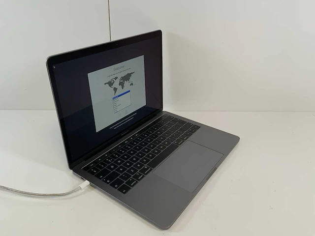 Apple macbook pro 13.3", core(tm) i7 8th gen, 16 gb ram, 1 tb nvme laptop - afbeelding 2 van  7