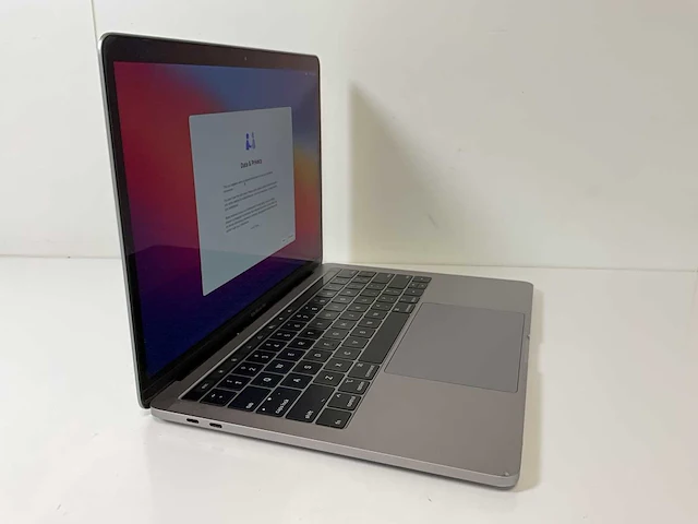 Apple macbook pro 13.3”, core(tm) i7 8th gen, 16 gb ram, 1 tb nvme laptop - afbeelding 2 van  7