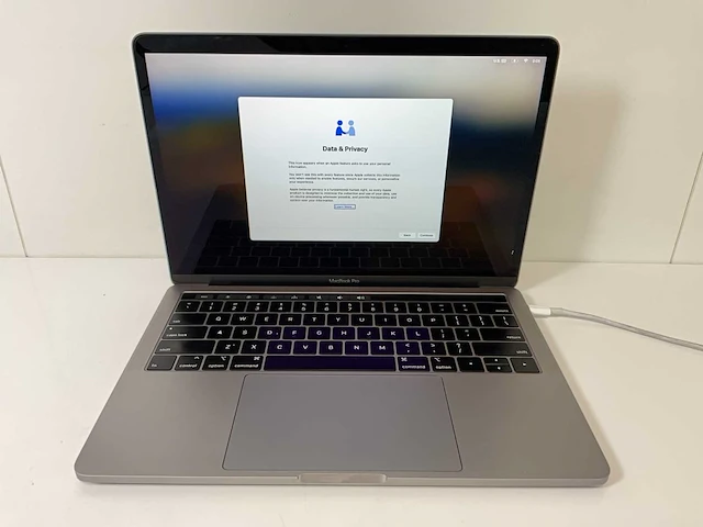Apple macbook pro 13.3”, core(tm) i7 8th gen, 16 gb ram, 1 tb nvme laptop - afbeelding 1 van  7