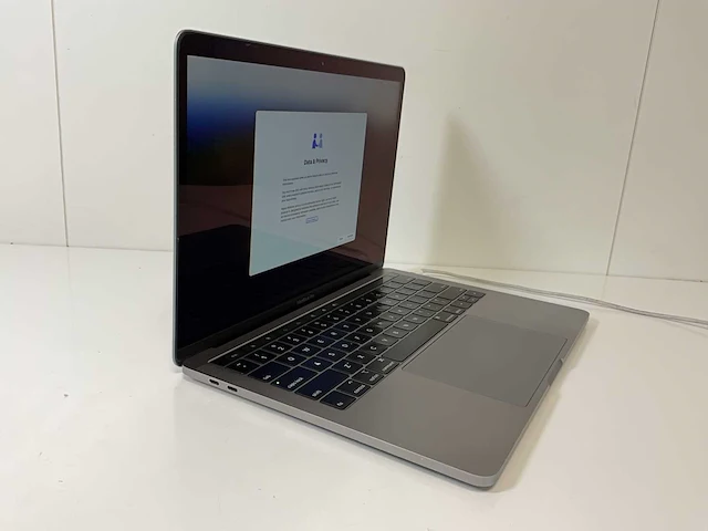 Apple macbook pro 13.3”, core(tm) i7 8th gen, 16 gb ram, 1 tb nvme laptop - afbeelding 2 van  7
