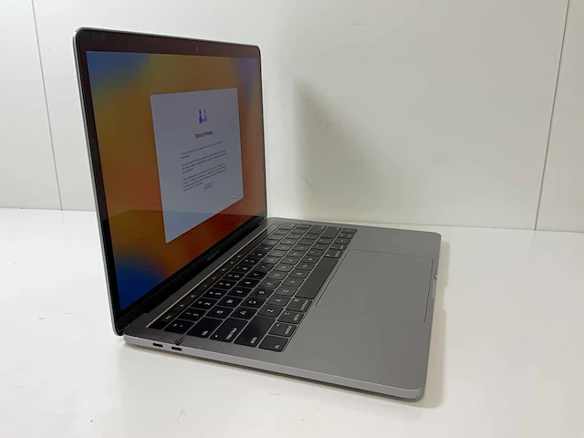 Apple macbook pro 13.3”, core(tm) i7 8th gen, 16 gb ram, 1 tb nvme laptop - afbeelding 2 van  8