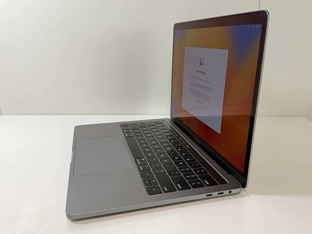 Apple macbook pro 13.3”, core(tm) i7 8th gen, 16 gb ram, 1 tb nvme laptop - afbeelding 3 van  8