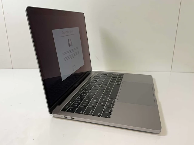 Apple macbook pro 13.3”, core(tm) i7 8th gen, 16 gb ram, 1 tb nvme laptop - afbeelding 2 van  7