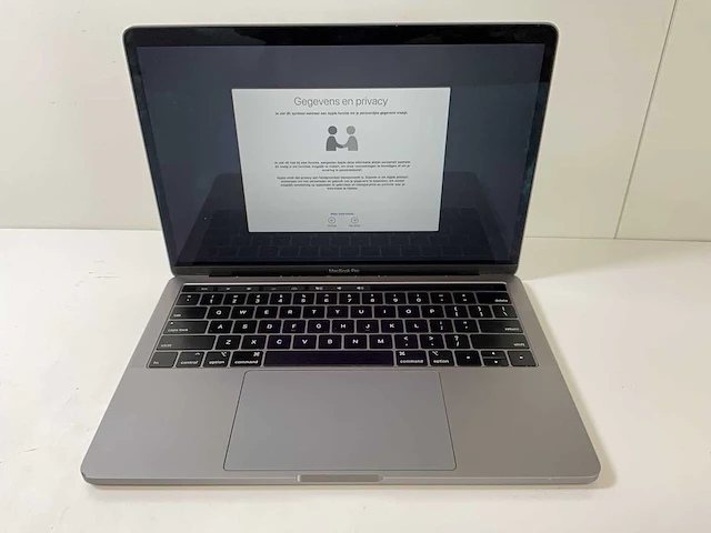 Apple macbook pro 13.3”, core(tm) i7 8th gen, 16 gb ram, 1 tb nvme laptop - afbeelding 1 van  8