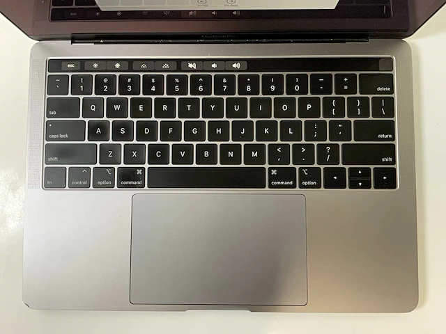 Apple macbook pro 13.3”, core(tm) i7 8th gen, 16 gb ram, 1 tb nvme laptop - afbeelding 4 van  8