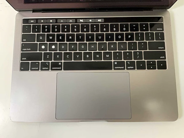 Apple macbook pro 13.3”, core(tm) i7 8th gen, 16 gb ram, 1 tb nvme laptop - afbeelding 4 van  7