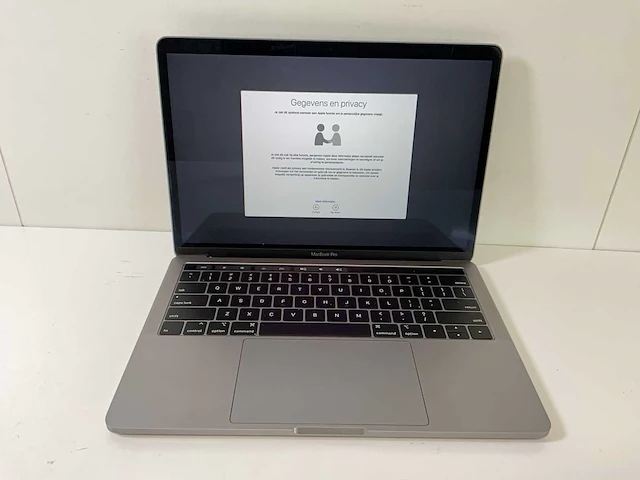 Apple macbook pro 13.3”, core(tm) i7 8th gen, 16 gb ram, 1 tb nvme laptop - afbeelding 1 van  7