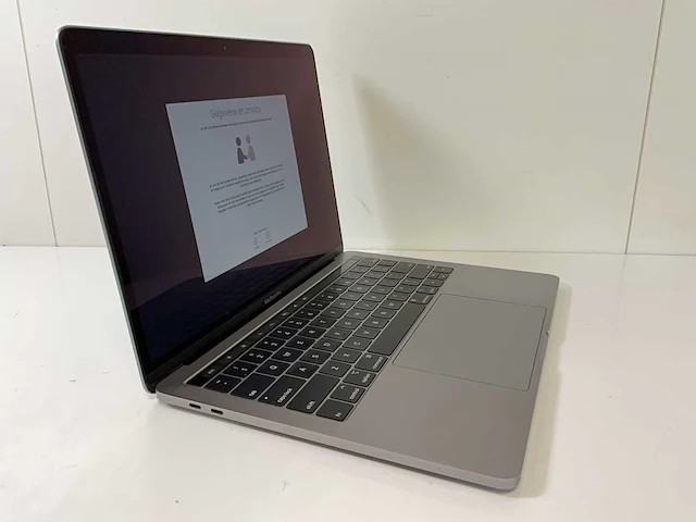 Apple macbook pro 13.3”, core(tm) i7 8th gen, 16 gb ram, 1 tb nvme laptop - afbeelding 2 van  7