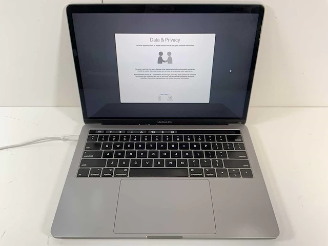 Apple macbook pro 13.3”, core(tm) i7 8th gen, 16 gb ram, 1 tb nvme laptop - afbeelding 1 van  7