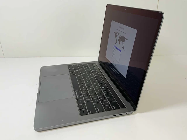 Apple macbook pro 13.3”, core(tm) i7 8th gen, 16 gb ram, 1 tb nvme laptop - afbeelding 2 van  7