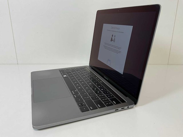 Apple macbook pro 13.3”, core(tm) i7 8th gen, 16 gb ram, 1 tb nvme laptop - afbeelding 3 van  7