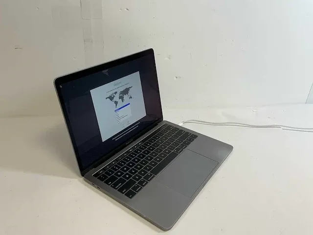 Apple macbook pro 13.3", core(tm) i7 8th gen, 16 gb ram, 251 gb nvme laptop - afbeelding 1 van  6