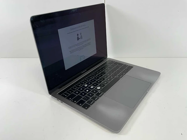 Apple macbook pro 13.3", core(tm) i7 8th gen, 16 gb ram, 251 gb nvme laptop - afbeelding 2 van  8