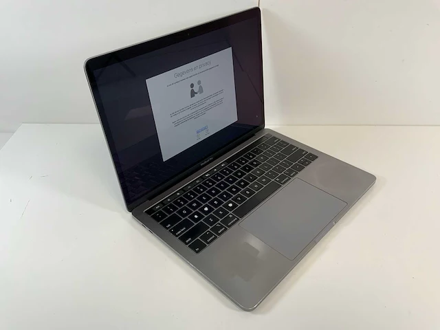 Apple macbook pro 13.3", core(tm) i7 8th gen, 16 gb ram, 251 gb nvme laptop - afbeelding 2 van  7