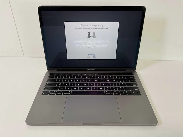 Apple macbook pro 13.3”, core(tm) i7 8th gen, 16 gb ram, 251 gb nvme laptop - afbeelding 1 van  8