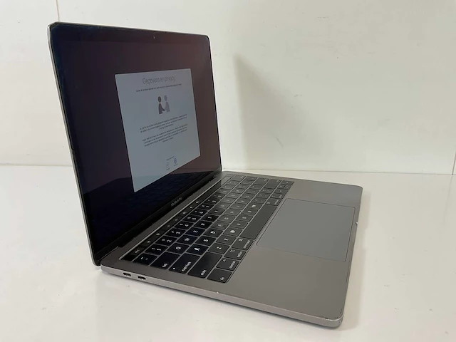 Apple macbook pro 13.3”, core(tm) i7 8th gen, 16 gb ram, 251 gb nvme laptop - afbeelding 2 van  8