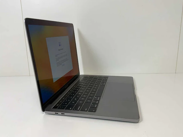 Apple macbook pro 13.3”, core(tm) i7 8th gen, 16 gb ram, 251 gb nvme laptop - afbeelding 2 van  7