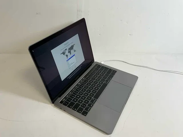 Apple macbook pro 13.3", core(tm) i7 8th gen, 16 gb ram, 500 gb nvme laptop - afbeelding 4 van  6