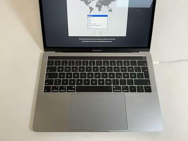 Apple macbook pro 13.3", core(tm) i7 8th gen, 16 gb ram, 500 gb nvme laptop - afbeelding 1 van  6