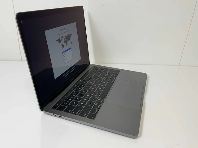 Apple macbook pro 13.3”, core(tm) i7 8th gen, 16 gb ram, 500 gb nvme laptop - afbeelding 2 van  6