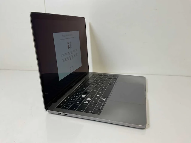 Apple macbook pro 13.3”, core(tm) i7 8th gen, 16 gb ram, 500 gb nvme laptop - afbeelding 2 van  8