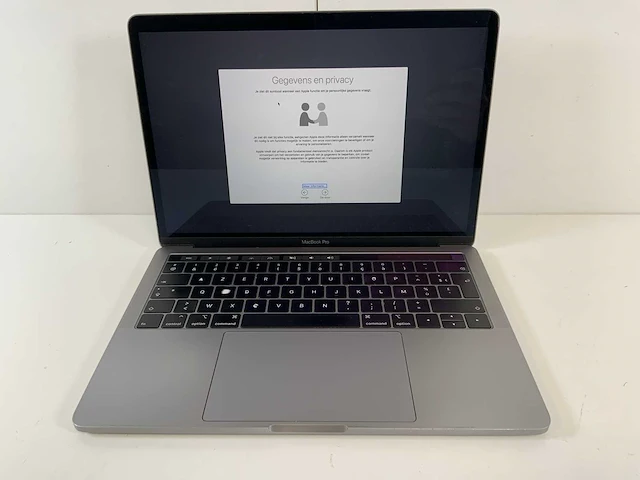 Apple macbook pro 13.3", core(tm) i7 8th gen 16 gb ram, 500 gb nvme laptop - afbeelding 1 van  7