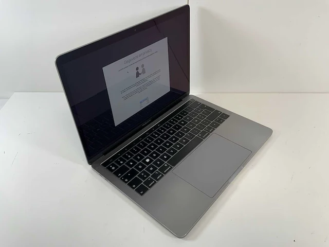 Apple macbook pro 13.3", core(tm) i7 8th gen 16 gb ram, 500 gb nvme laptop - afbeelding 2 van  7