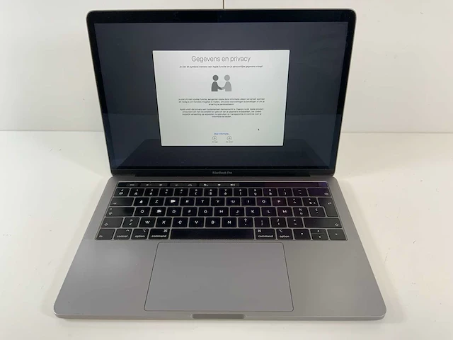 Apple macbook pro 13.3", core(tm) i7 8th gen, 16 gb ram, 500 gb nvme laptop - afbeelding 1 van  8