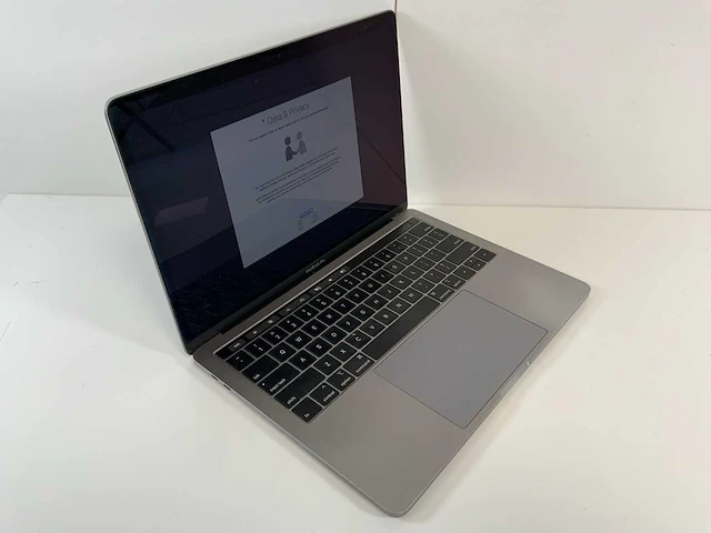 Apple macbook pro 13.3", core(tm) i7 8th gen, 16 gb ram, 500 gb nvme laptop - afbeelding 2 van  7