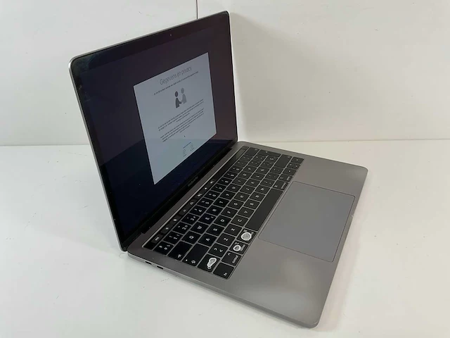 Apple macbook pro 13.3”, core(tm) i7 8th gen, 16 gb ram, 500 gb nvme laptop - afbeelding 2 van  7