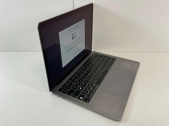 Apple macbook pro 13.3”, core(tm) i7 8th gen, 16 gb ram, 500 gb nvme laptop - afbeelding 2 van  7