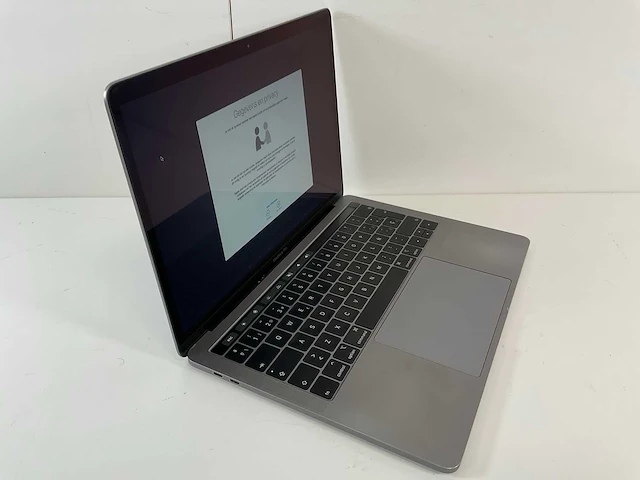 Apple macbook pro 13.3”, core(tm) i7 8th gen, 16 gb ram, 500 gb nvme laptop - afbeelding 2 van  7