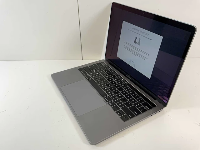 Apple macbook pro 13.3”, core(tm) i7 8th gen, 16 gb ram, 500 gb nvme laptop - afbeelding 3 van  7